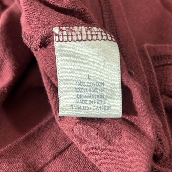 Old Navy Girls Graphic T-shirt Short Sleeve Skull Crossbones Burgundy Size Large - Picture 4 of 7